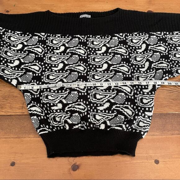 Vintage Black Sweater Dolman Sleeve Paisley Pattern Size medium - Picture 5 of 6